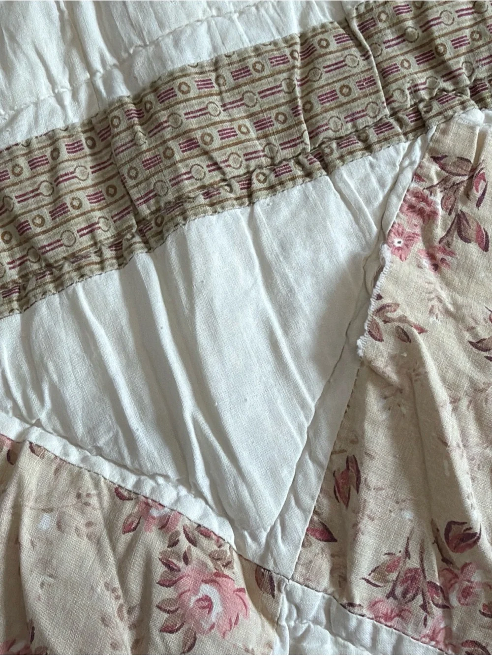 VTG Y2K Lovely Handcrafted Giant Pink Dahlia Medallion Patchwork Quilt 79x77”